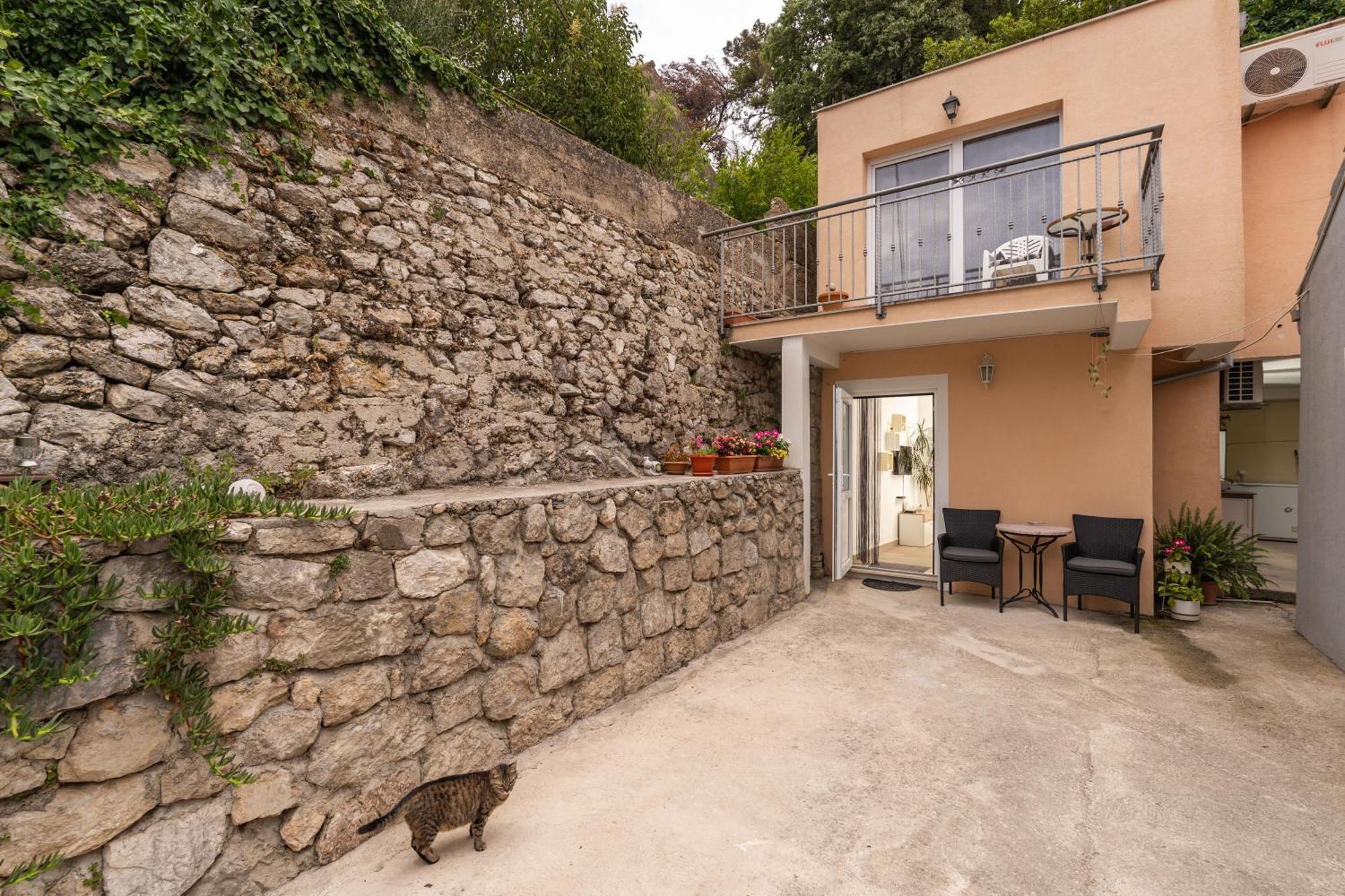Maro Apartment