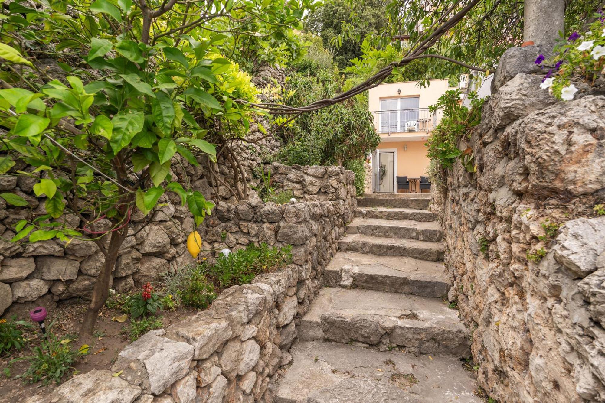 Maro Apartament *